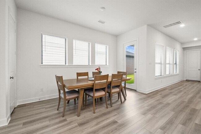 Building Photo - 1511 Emma Lk Dr