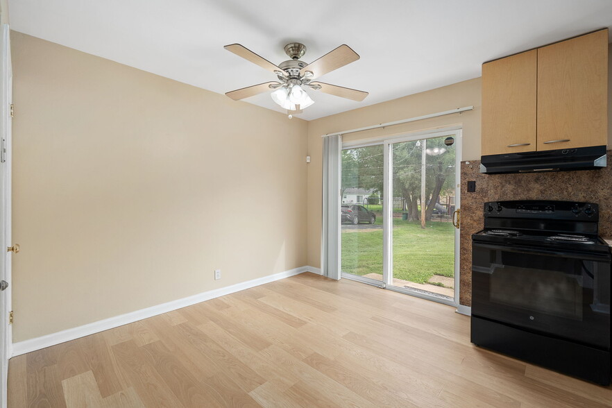 Building Photo - 447 Olian Dr