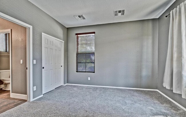 Building Photo - 14284 W Woodbridge Ave