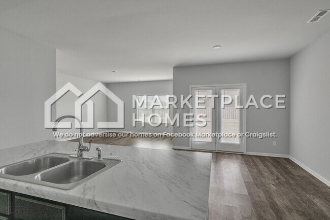 Building Photo - 15995 Glenncrest Ln