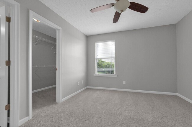 Building Photo - 807 Lower Park Pl