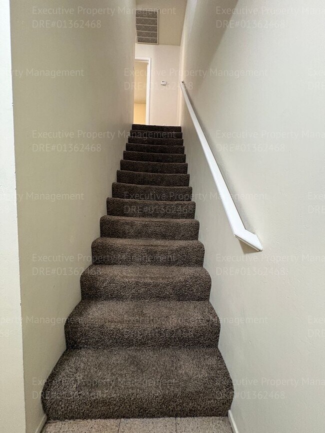 Building Photo - Glolden Valley Luxury Apartments Complex