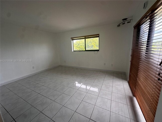 Building Photo - 8810 SW 132nd Pl