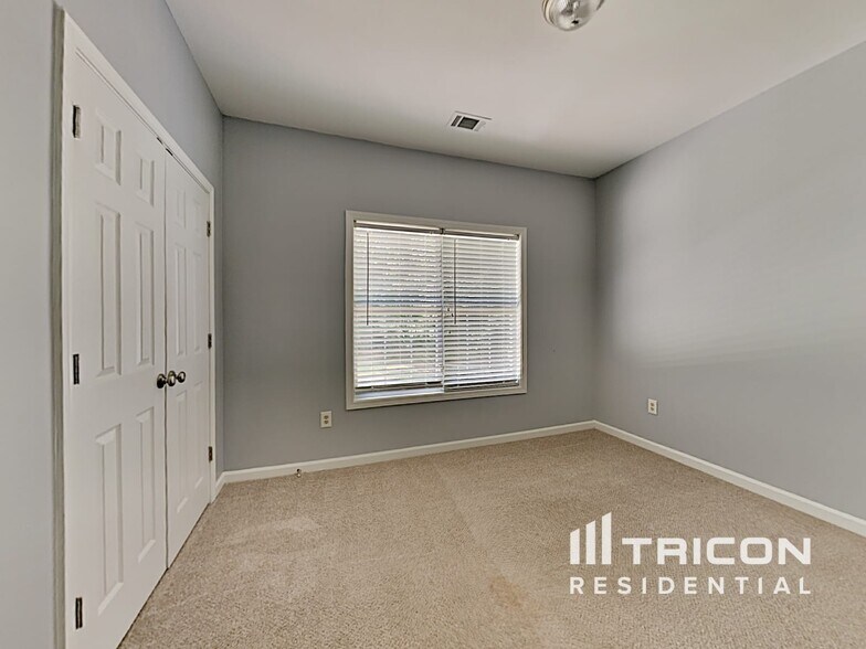 Building Photo - 325 Wisteria Blvd