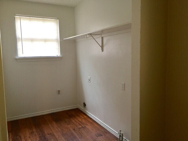 Building Photo - 7717 Corina Dr