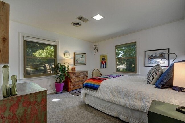 Building Photo - 1708 Windoak Dr