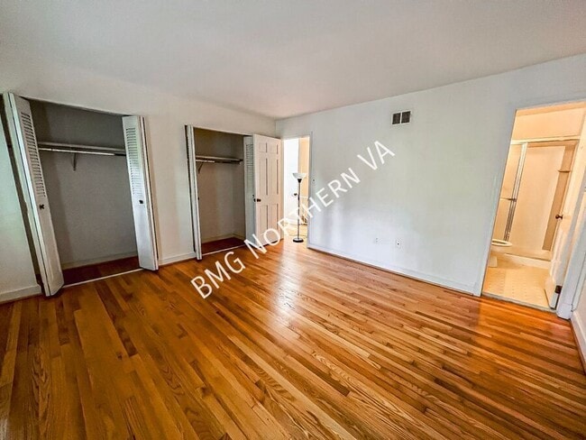 Building Photo - 1325 Lynnbrook Dr