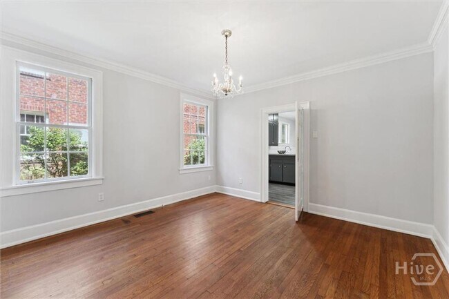 Building Photo - 206 E 46th St