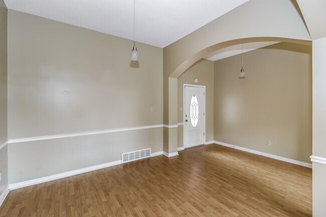 Building Photo - 827 Tropicana Dr E