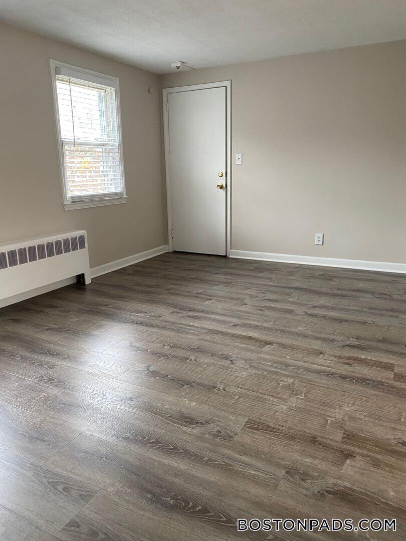 Building Photo - 107 Shawomet Ave