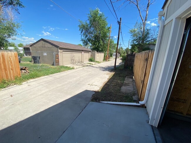Building Photo - Great Home Close to Downtown - License #20...
