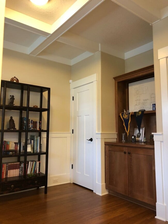 Building Photo - Modern craftsman 3+ bedroom, 3 ba home
