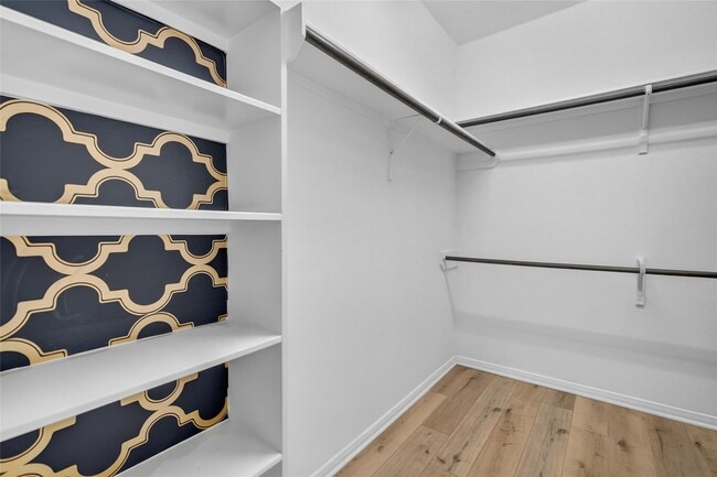 Building Photo - 2450 Garden Shadow Dr