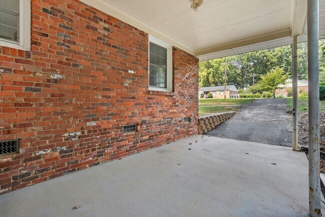 Building Photo - 332 Seneca Pl