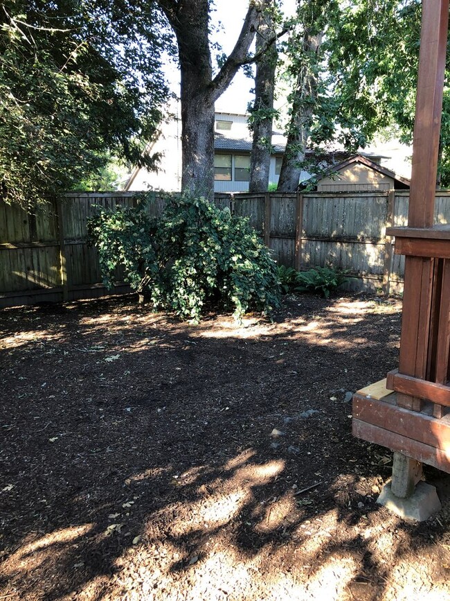 Building Photo - Nice 3 bedroom 2 bath house in Newberg. La...