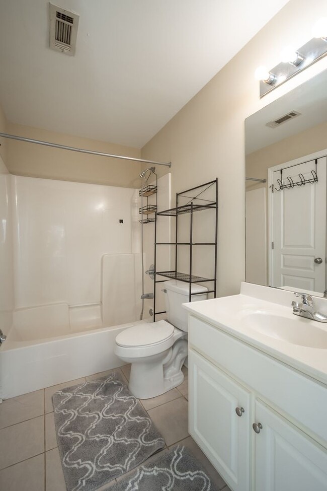 Building Photo - Woodlands Unit 237 - Available NOW