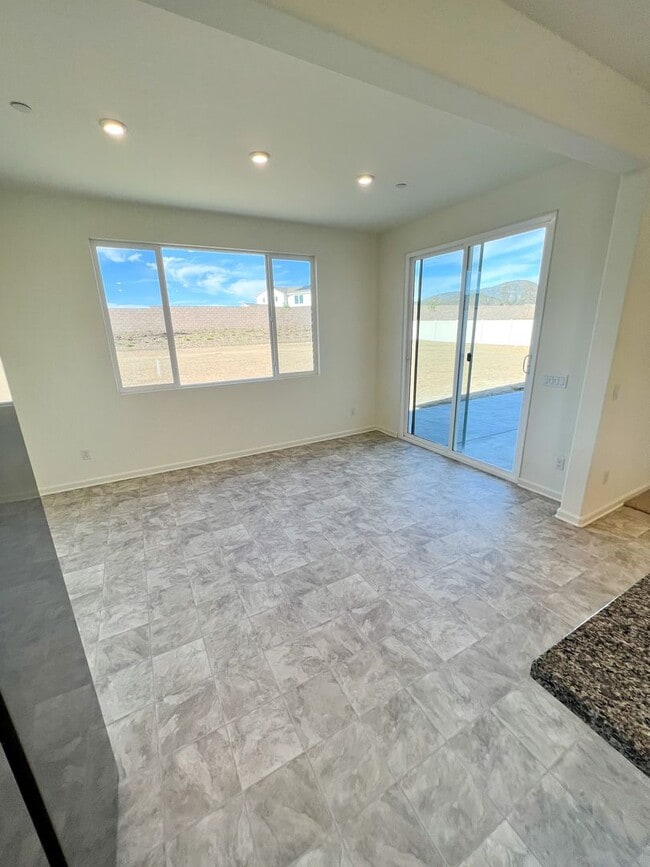 Building Photo - 5 Bedroom home with FULL MOTHER IN LAW SUI...