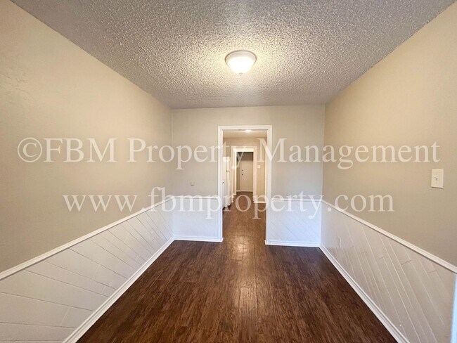 Building Photo - 509 W Denton St