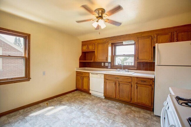 Building Photo - 3409-3411 S. Chase Milwaukee, Wi 53207