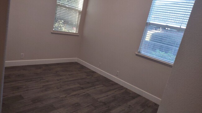 Building Photo - 6121 Lockridge Dr