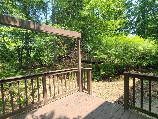 Building Photo - 4 BR, 2.5 BA Colonial with Attached Garage