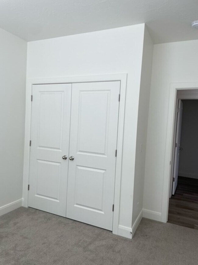 Building Photo - 3 Bedroom Condo in Desert Color with Flexible 6-12 Month Lease