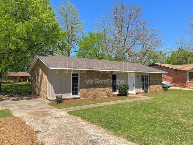 Building Photo - 641 Groveland Dr