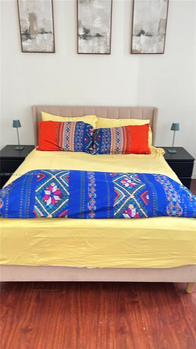 Building Photo - 825 Brickell Bay Dr