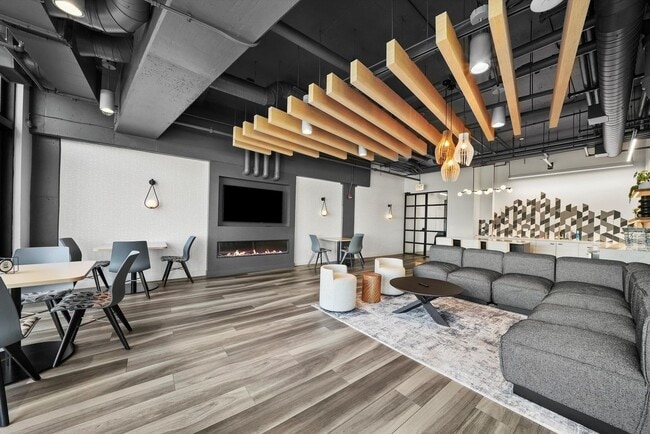 Building Photo - 1530 S State St