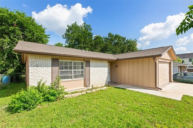 Building Photo - 6601 Stonleigh Pl