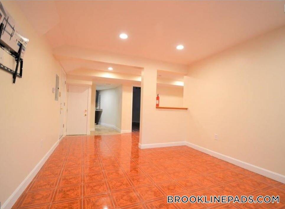 Building Photo - 73 Thatcher St