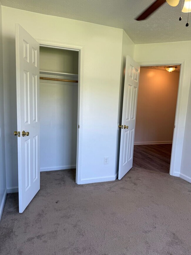 Building Photo - 3 Bedroom 2 Bathroom Ranch Home