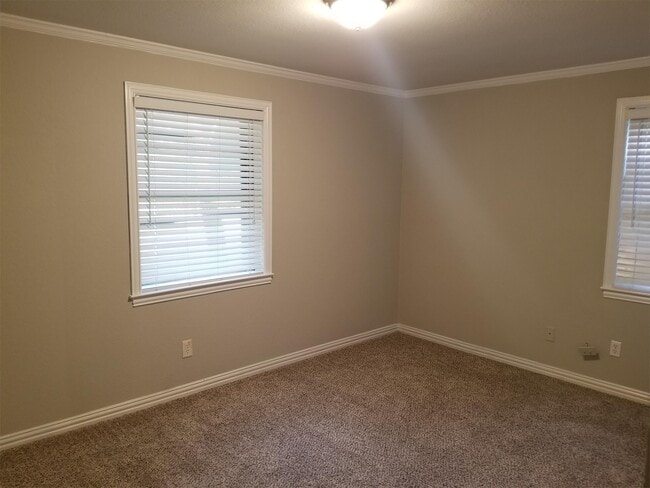 Building Photo - 4801 Harper Dr