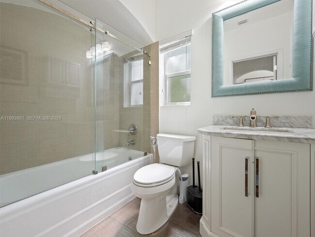 Building Photo - 314 Romano Ave