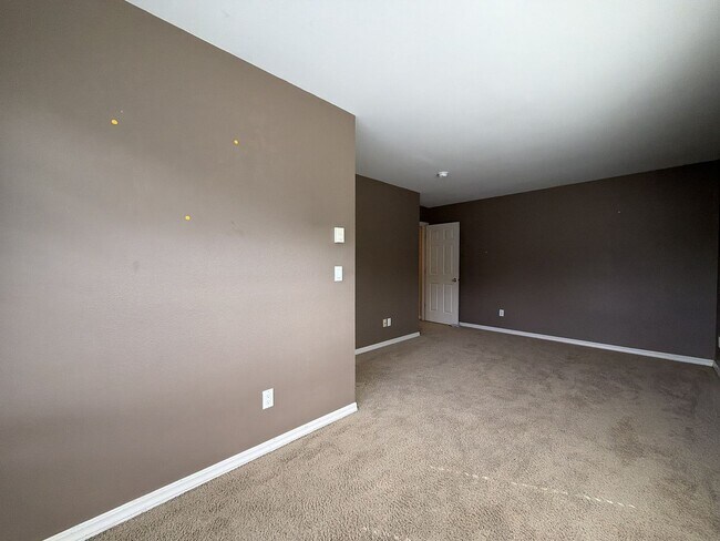 Building Photo - 9605 NW Miller Hill Dr