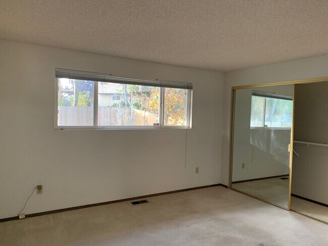 Building Photo - Spacious 3 bed 2 bath rambler home in Boulevard Lane, Renton