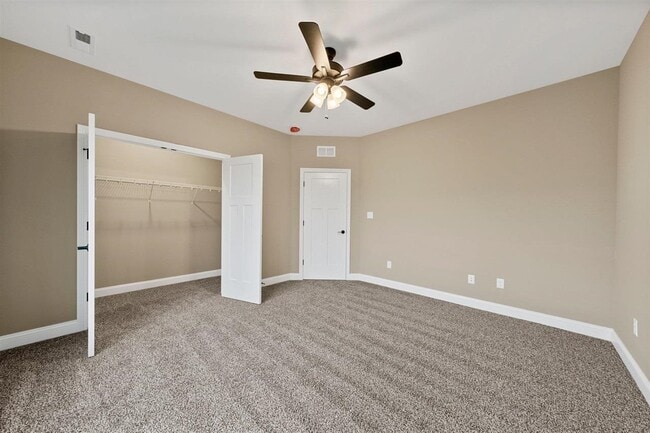 Building Photo - 564 Cumberland Pointe Ln