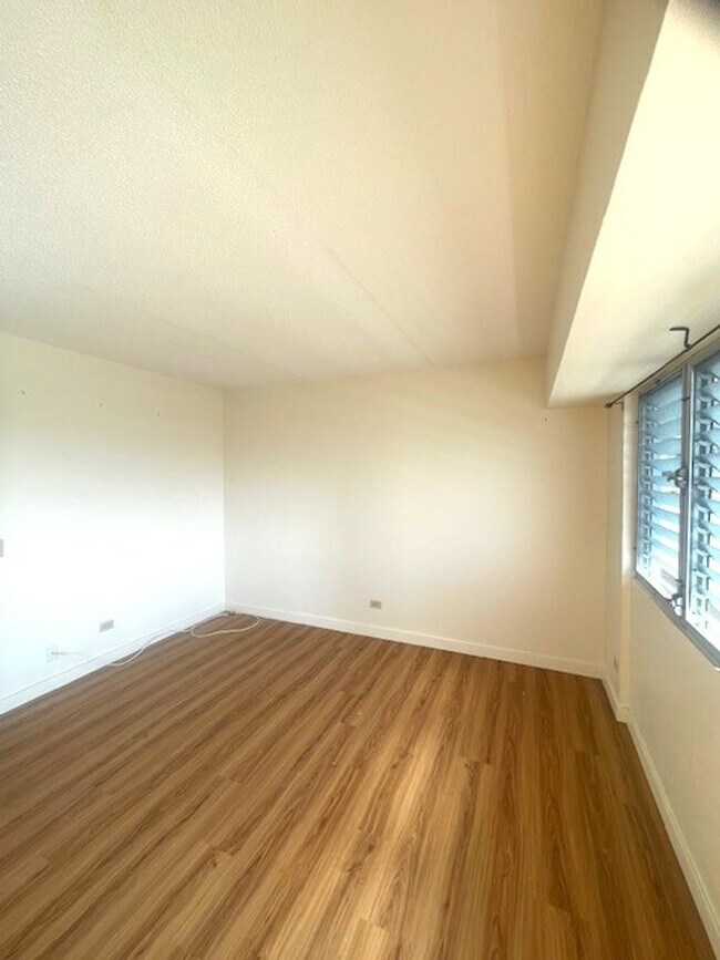Building Photo - Recently Renovated 1 Bedroom in Honolulu