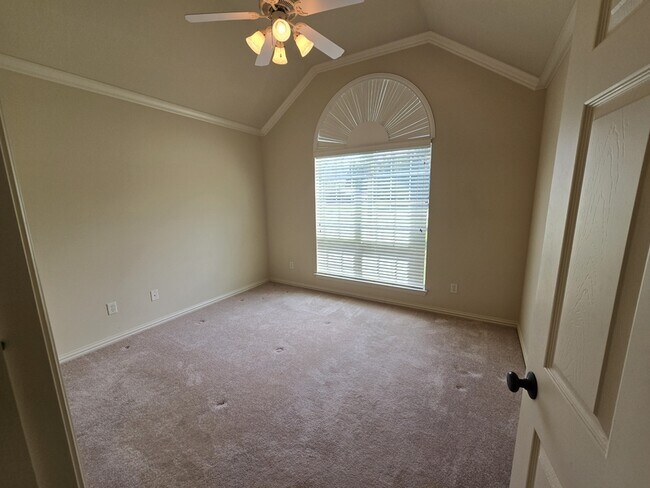 Building Photo - 15298 Wagon Wheel Cir