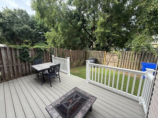 Building Photo - 4232 Drake Ct