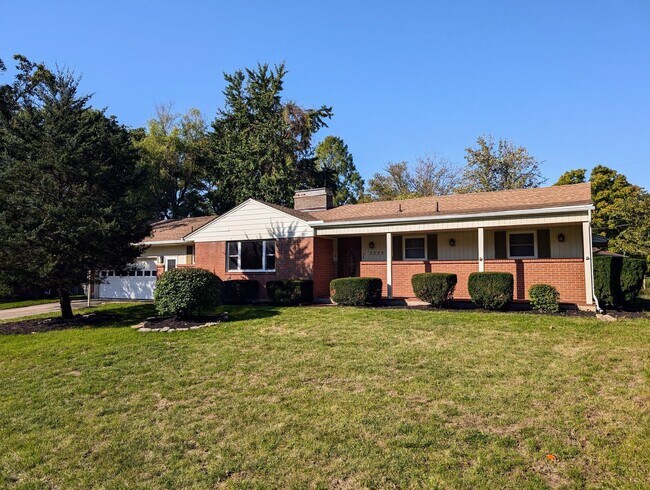 Building Photo - AVAILABLE NOW! Spacious 3 Bed / 2.5 Bath Home in Washington Twp with Basement!