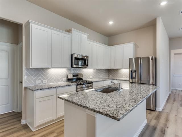 Building Photo - 529 Brozgold Ave