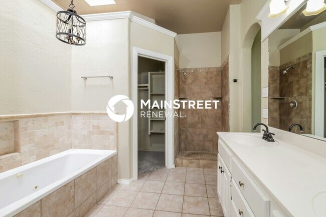 Building Photo - 3 Bedroom Pet-Friendly Home in Edmond, OK with Main Street Renewal