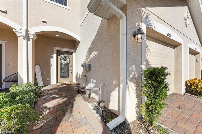 Building Photo - 2707 Blossom Wy