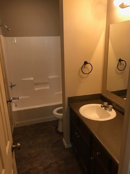 Building Photo - 4213 Castlegate Dr
