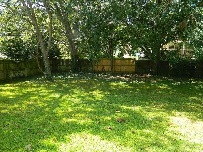 Building Photo - 317 Silver Pine Dr