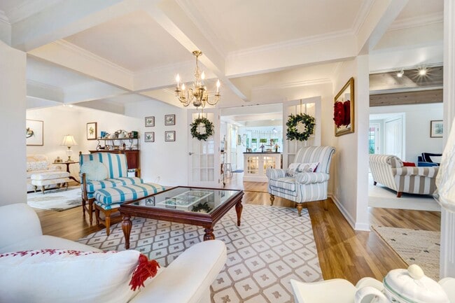 Building Photo - Luxury 4 Bed/4Bath Kailua