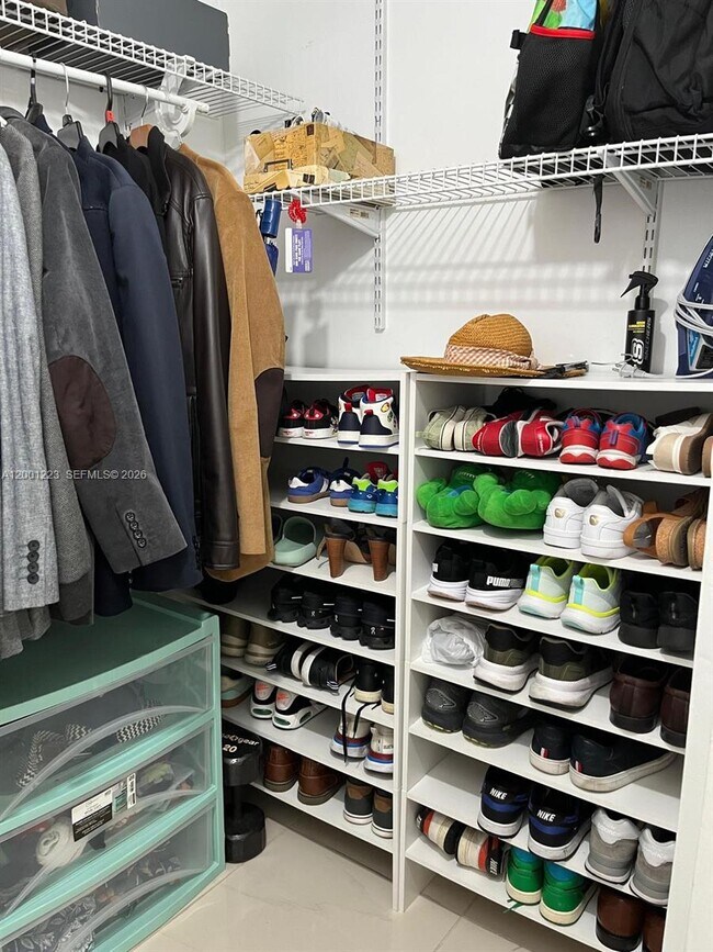 Building Photo - 280 SW 20th Rd