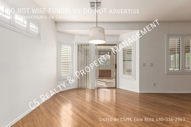 Building Photo - 1413 E Peach Tree Dr