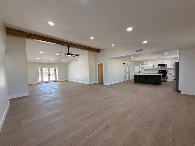 Building Photo - Cave Creek Horse Property